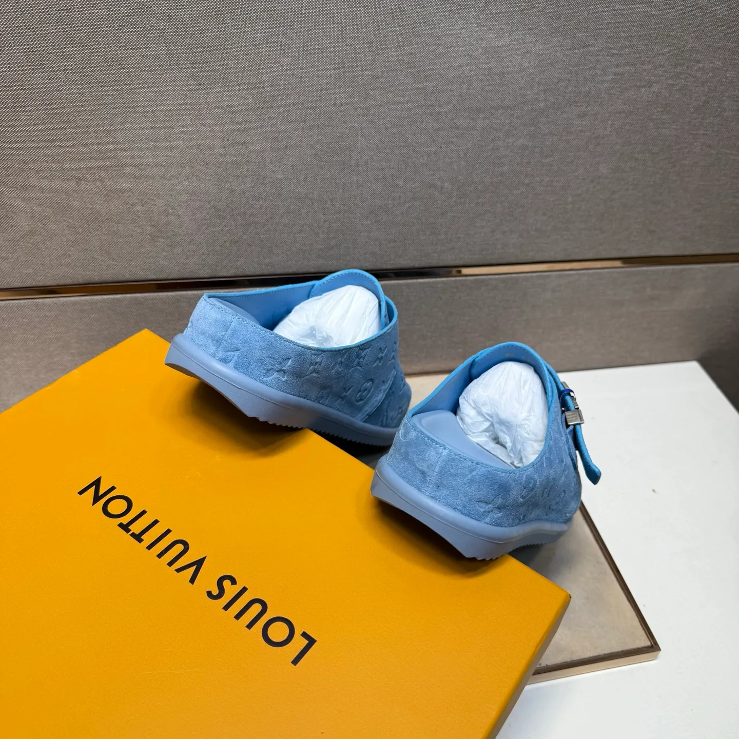 Men's men's shoes 💰pp540 [LV～] Men's casual half slippers 2025z cabinet sales simultaneously 🔶Size: 39-44 #️⃣ 🔷4 colors🔜The upper is made of multi-material splicing ➕Genuine leather lining, comfortable and breathable, sole: original comfortable and wear-resistant outsole, ⚠️Real thing📱Photographed🎬The real thing is better📢📢📢